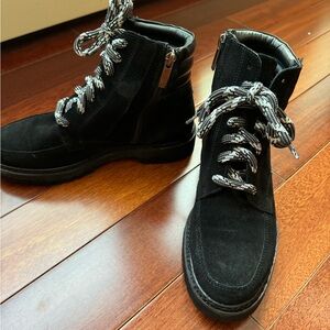 Aquatalia Waterproof Suede Ankle boot with Lug Sole, women 7 $95